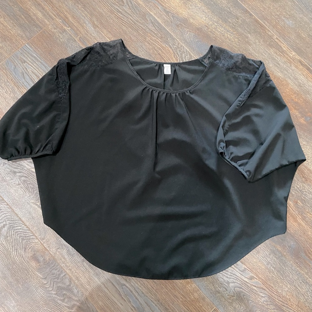 Old Navy black blouse with lace